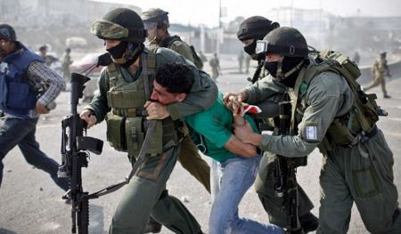 Les forces israéliennes arrêtent 3 Palestiniens en Cisjordanie occupée
